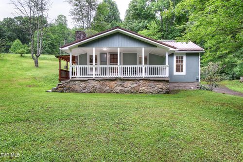 642 Dennis Cove Rd, Hampton, TN, 37658-3925 | Card Image