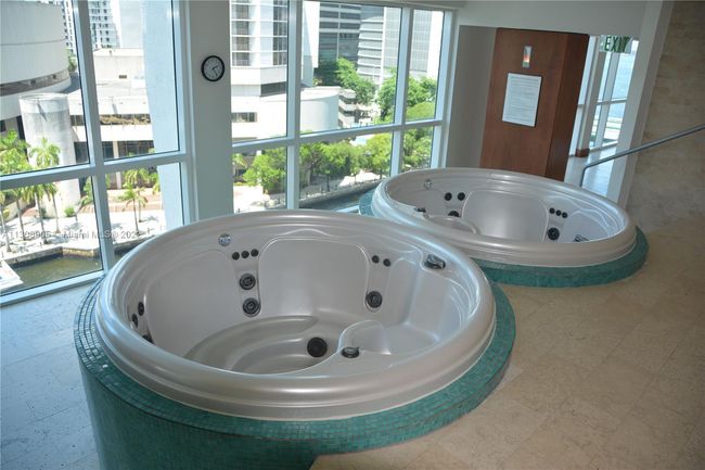 APT-3921 - 31 Se 5 Th St, Condo with 3 bedrooms, 3 bathrooms and null parking in Miami FL | Image 34