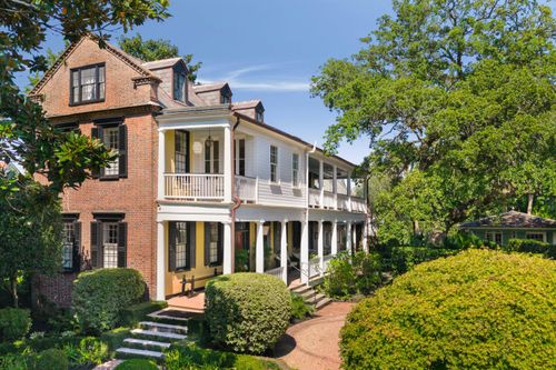 82 Pitt St, Charleston, SC, 29403-6138 | Card Image