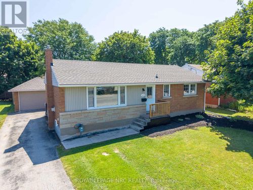 3676 Dorchester Rd, Niagara Falls, ON, L2J3A5 | Card Image