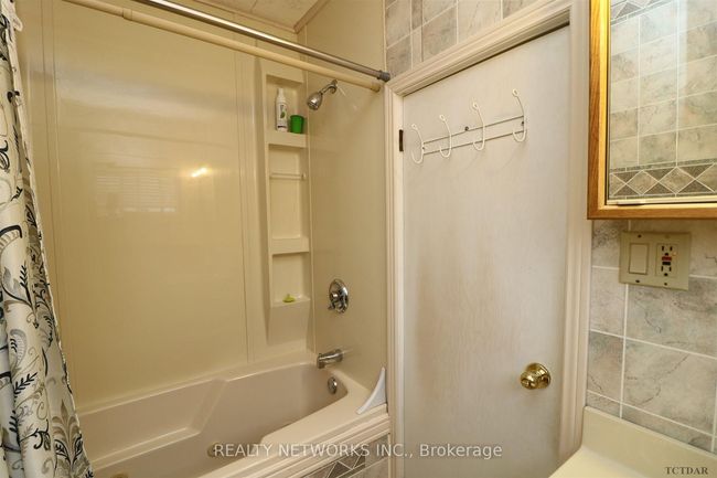 662 Edward Ave, House other with 2 bedrooms, 1 bathrooms and 2 parking in Holtyre ON | Image 17