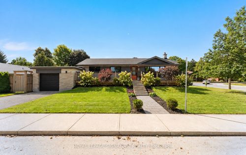 4 Algoma Cres, Hamilton, ON, L9C1S6 | Card Image