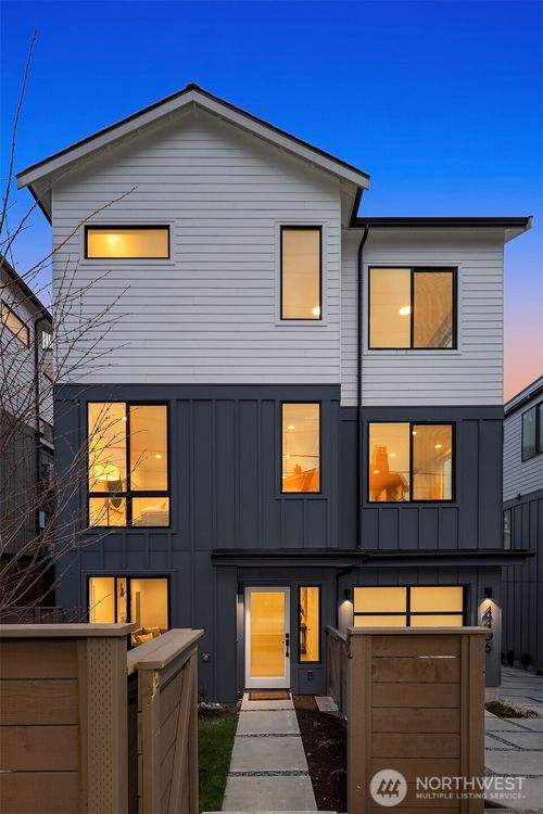 4407 2nd Avenue Ne, Seattle, WA, 98105 | Card Image