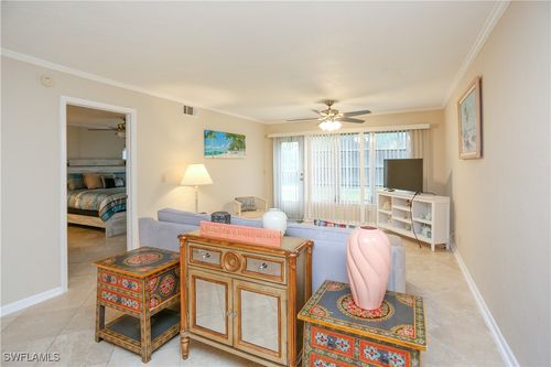 2807-4040 Ice Castle Way, NAPLES, FL, 34112-5086 | Card Image