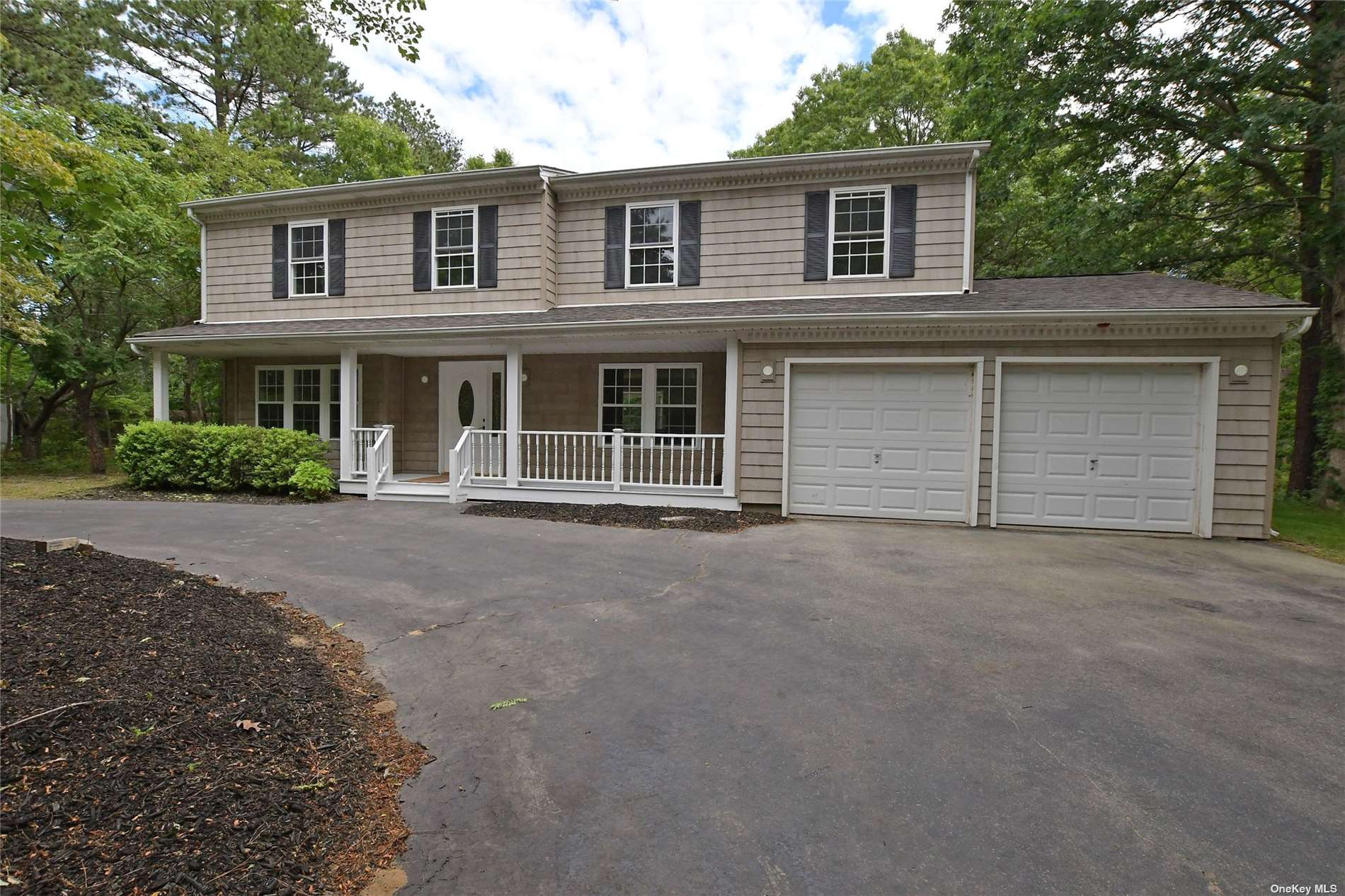 Cobblestone Dr, Shoreham, NY 11786
