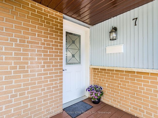 7 Coniston Ave, House other with 5 bedrooms, 3 bathrooms and 6 parking in Brampton ON | Image 4