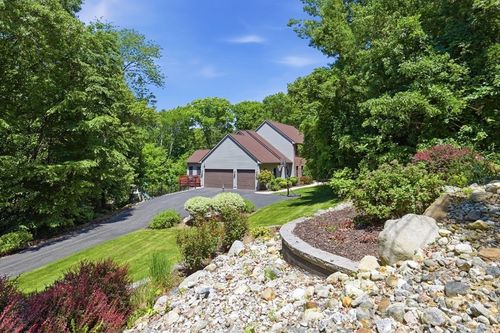 2 Highview Cir, Wilbraham, MA, 01095-2309 | Card Image