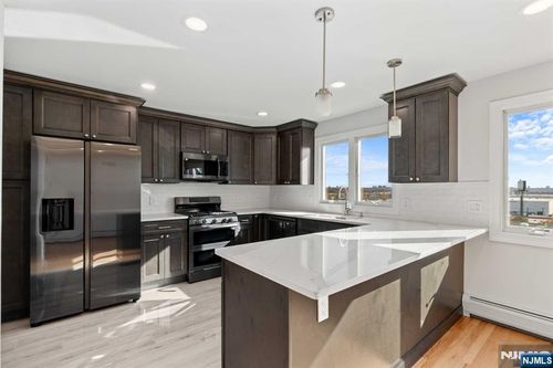 743 7th St, Carlstadt, NJ, 07072-1736 | Card Image