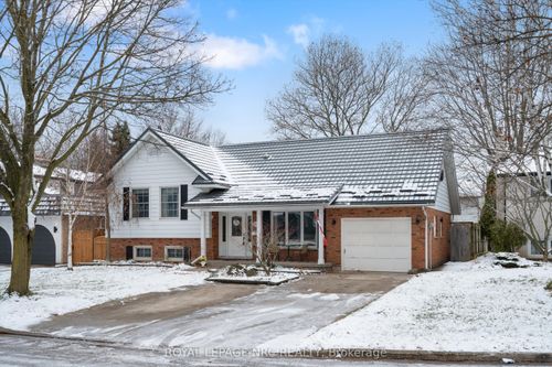 {{alt}} | Card Image