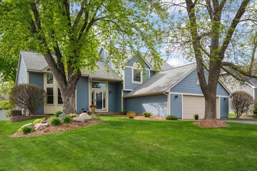 12711 Edinborough Way, Apple Valley, MN, 55124-6212 | Card Image