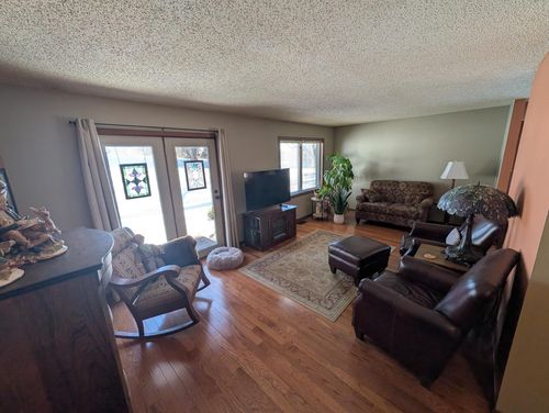 2445 Crestwood Dr, North Saint Paul, MN, 55109-2255 | Card Image