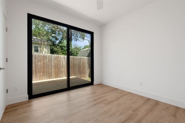 B - 2107 Maple Ave, House other with 2 bedrooms, 2 bathrooms and 1 parking in Austin TX | Image 13