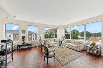 310 - 77 S Evergreen Avenue, Condo with 2 bedrooms, 2 bathrooms and 2 parking in Arlington Heights IL | Image 3