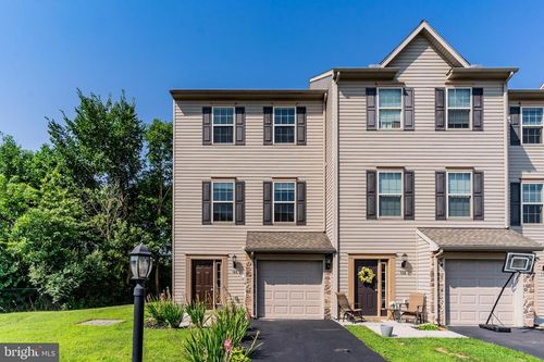 166 Katelyn Dr, New Oxford, PA, 17350-6103 | Card Image