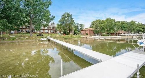 apt-2-5375 Cooley Lake Rd, Waterford, MI, 48327-3074 | Card Image