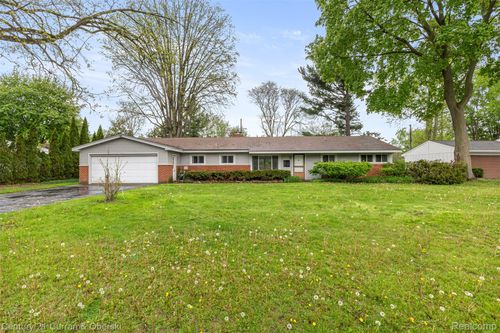 7271 Cottonwood Knl, West Bloomfield, MI, 48322-4046 | Card Image