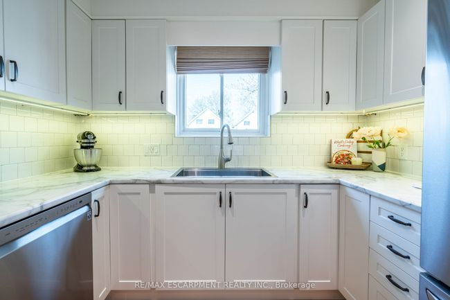 114 London St N, House other with 3 bedrooms, 2 bathrooms and 2 parking in Hamilton ON | Image 21