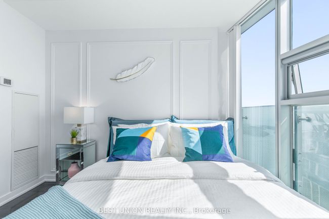 6406 - 14 York St, Condo with 2 bedrooms, 1 bathrooms and 1 parking in Toronto ON | Image 14
