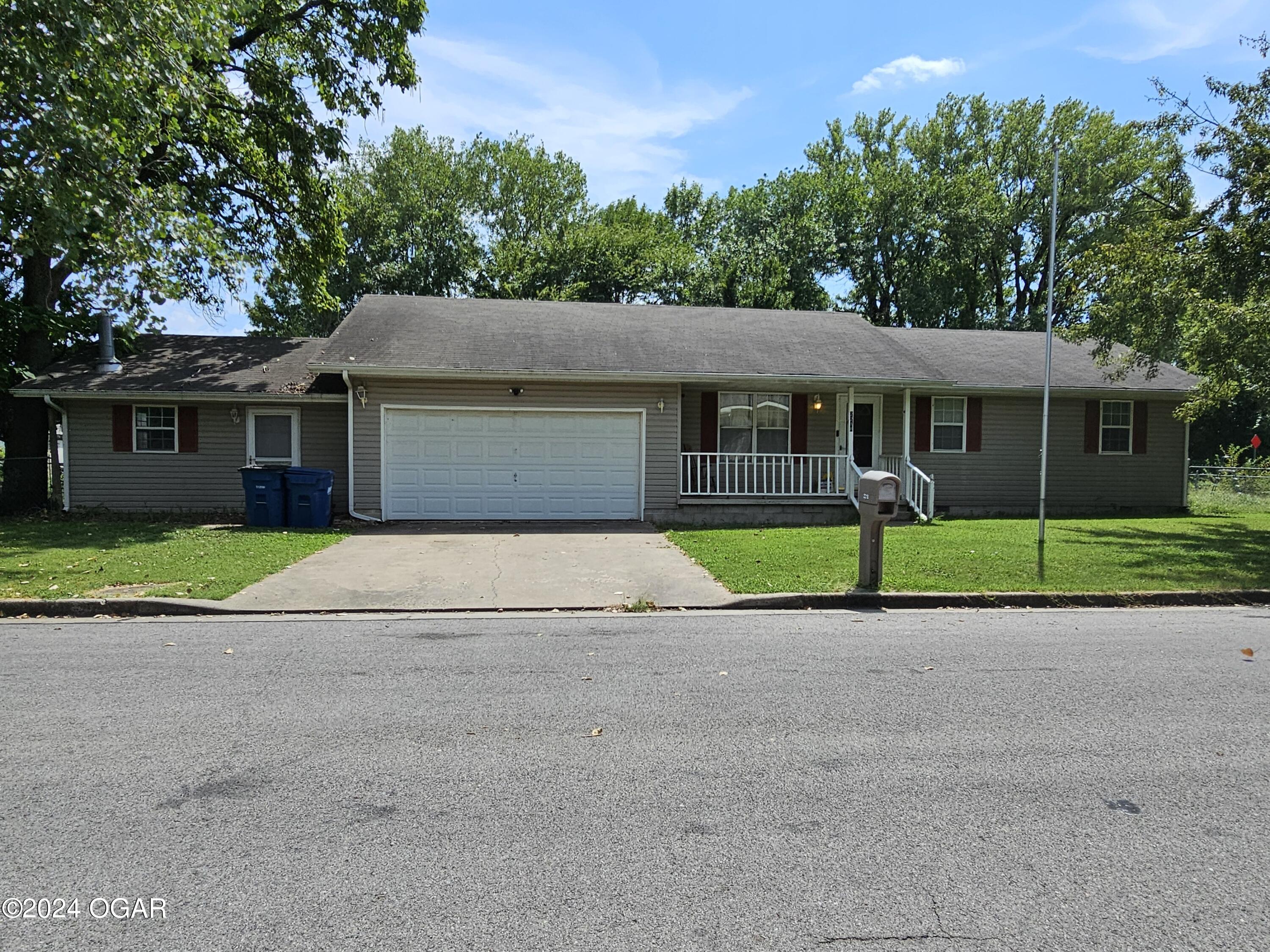 17th St, Joplin, MO 64801 #1