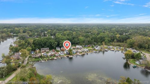 8873 Lagoon Dr, Brighton, MI, 48116-8226 | Card Image