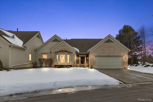 35460 Woodfield Dr, Farmington Hills, MI, 48331-1574 | Card Image