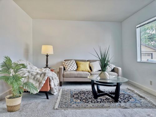 1016 Thiel Rd, Hayward, CA, 94544-6317 | Card Image