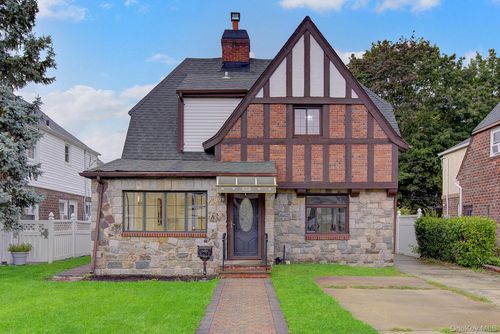 54 Surrey Ln, Hempstead, NY, 11550-3530 | Card Image