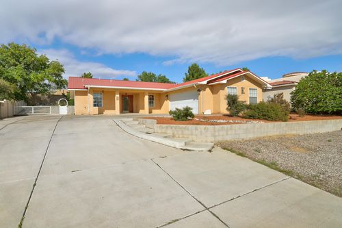1106 Valley View Dr Sw, Los Lunas, NM, 87031-6143 | Card Image