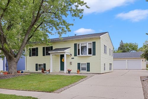 121 Seton Pl, Streamwood, IL, 60107-1728 | Card Image