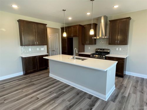 811 Balmoral Ln, Troy, MI, 48085 | Card Image