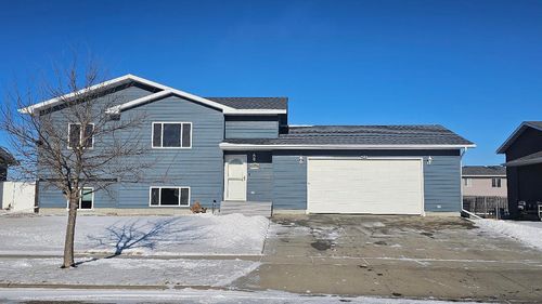 1022 17th Ave Sw, ABERDEEN, SD, 57401-5643 | Card Image