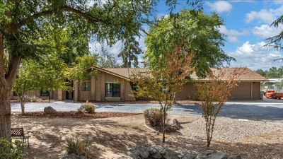 5263 Horseshoe Bend Avenue, House other with 4 bedrooms, 3 bathrooms and null parking in Clovis CA | Image 3