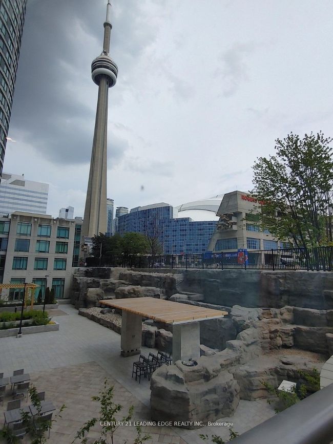 307 - 373 Front St W, Condo with 4 bedrooms, 2 bathrooms and null parking in Toronto ON | Image 6