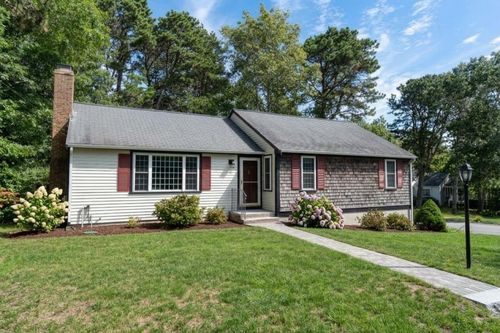 2 Mohegan Lane, Yarmouth Port, MA, 02675 | Card Image