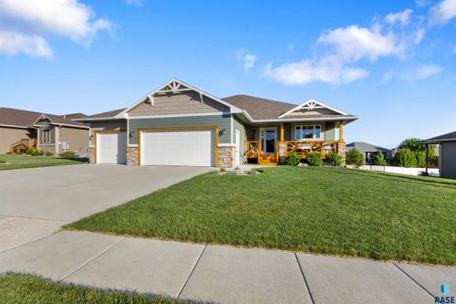 8217 E Mystic Dr, Sioux Falls, SD, 57110-6290 | Card Image