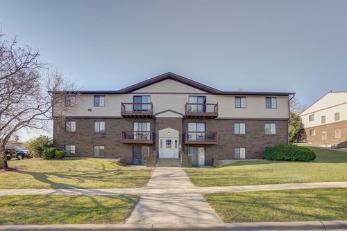 1525 Kenilworth Court, Stoughton, WI, 53589 | Card Image