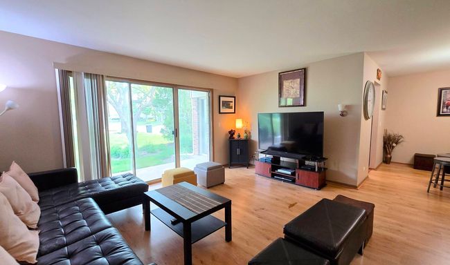 1338 - 1338 Stratford Dr, Condo with 3 bedrooms, 2 bathrooms and 2 parking in Gurnee IL | Image 4