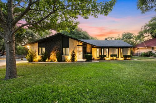 8559 S Mediterranean Cir, Dallas, TX, 75238-4821 | Card Image