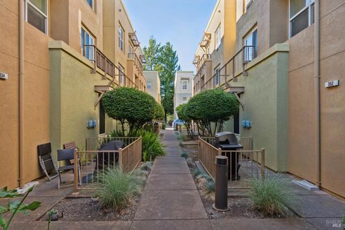 352 City Center Drive, Rohnert Park, CA, 94928 | Card Image