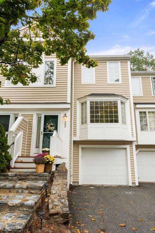 303-303 Greenwich Ct, Worcester, MA, 01609-1172 | Card Image