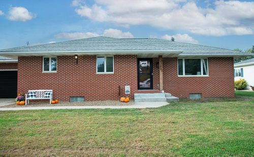 2308 W Bremer Ave, Waverly, IA, 50677-1844 | Card Image