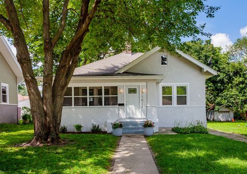 1614 E 13th St, Des Moines, IA, 50316-2217 | Card Image