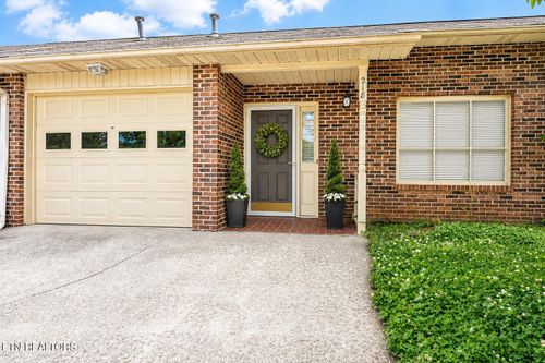 218 S Magnolia St, Maryville, TN, 37803-5796 | Card Image