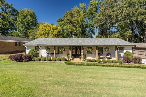 8060 Neshoba Rd, Germantown, TN, 38138-3028 | Card Image