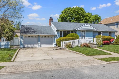 168 Lenox Ave, Uniondale, NY, 11553-1136 | Card Image