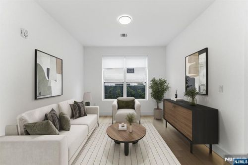 649 38th St, Union City, NJ, 07087-2518 | Card Image