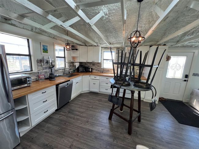 Bosch Dishwasher, gas stove, lots of cabinets space | Image 11