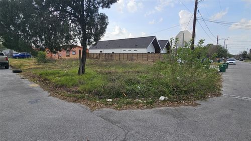 1415 Amundsen St, Houston, TX, 77009-3402 | Card Image