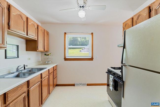 1321 E Main St, House other with 3 bedrooms, 1 bathrooms and null parking in WAYNESBORO VA | Image 12