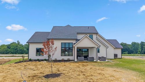 511 Caribou Xing, Auburn, IN, 46706-0118 | Card Image